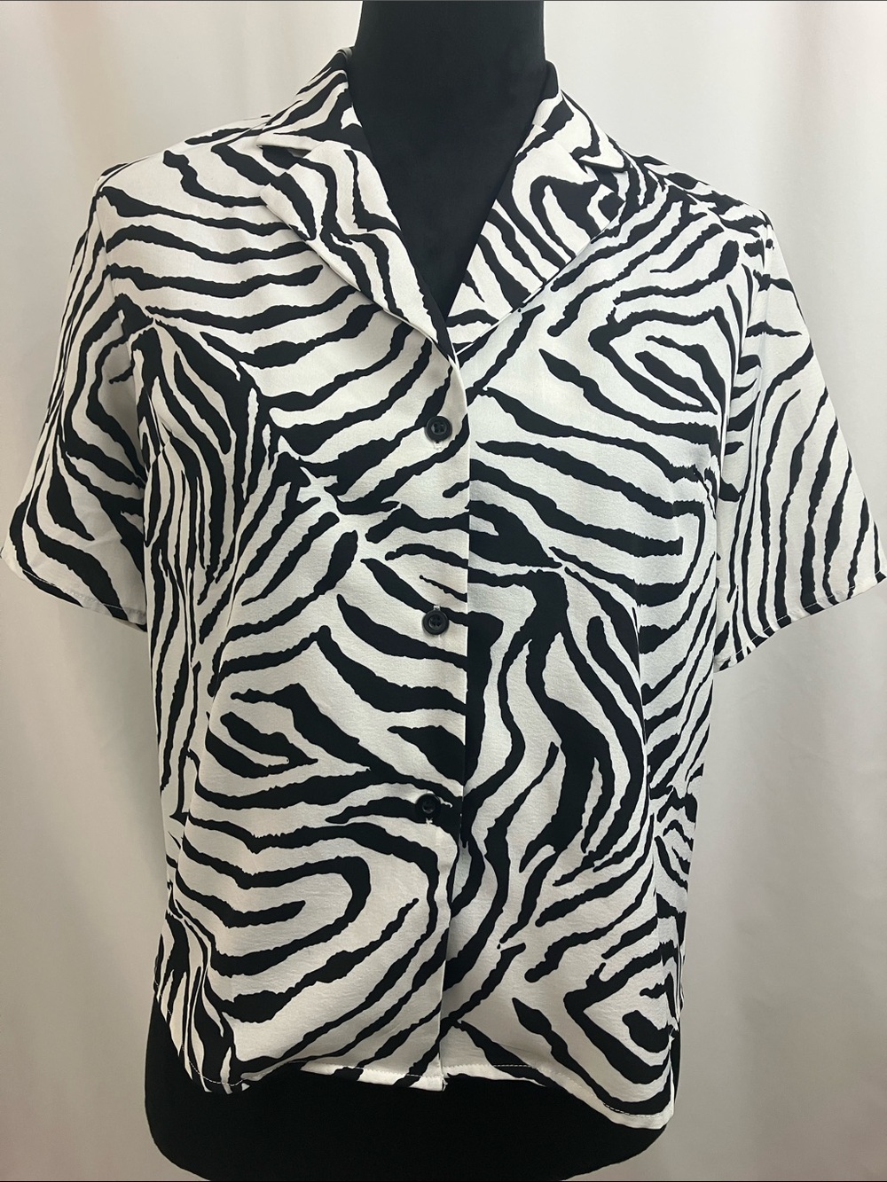 SHEIN Black & White Zebra Print Short Sleeve Cropped Button Down Shirt Size Smal